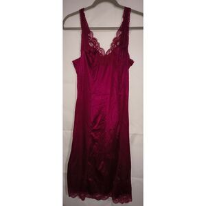Leggs Burgandy Full Slip Dress Womens Size 32 VTG Nylon Style 5906 Lace Trim